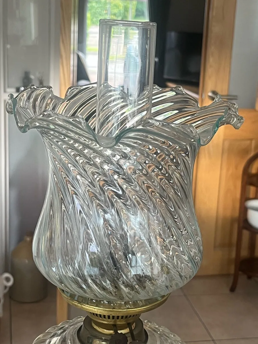 Antique Oil Lamp - Image 3