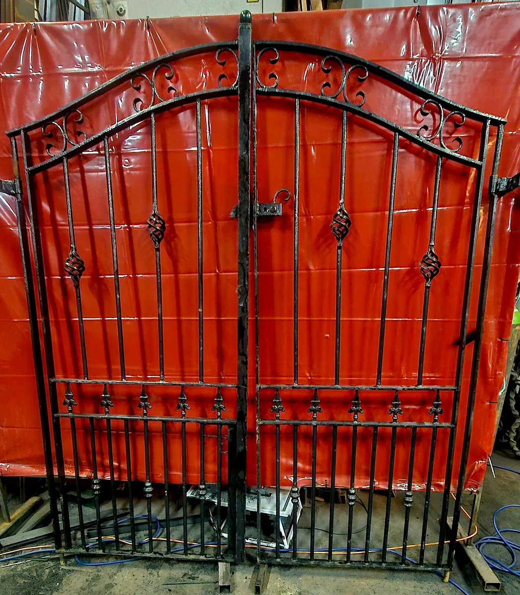 Double Side Gate - Image 1