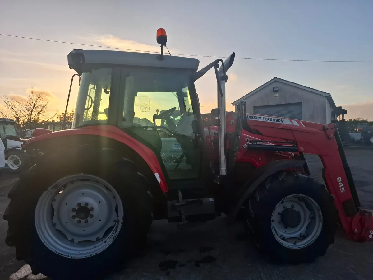 2011 Massey Ferguson 5435 dyna 4 - Image 3
