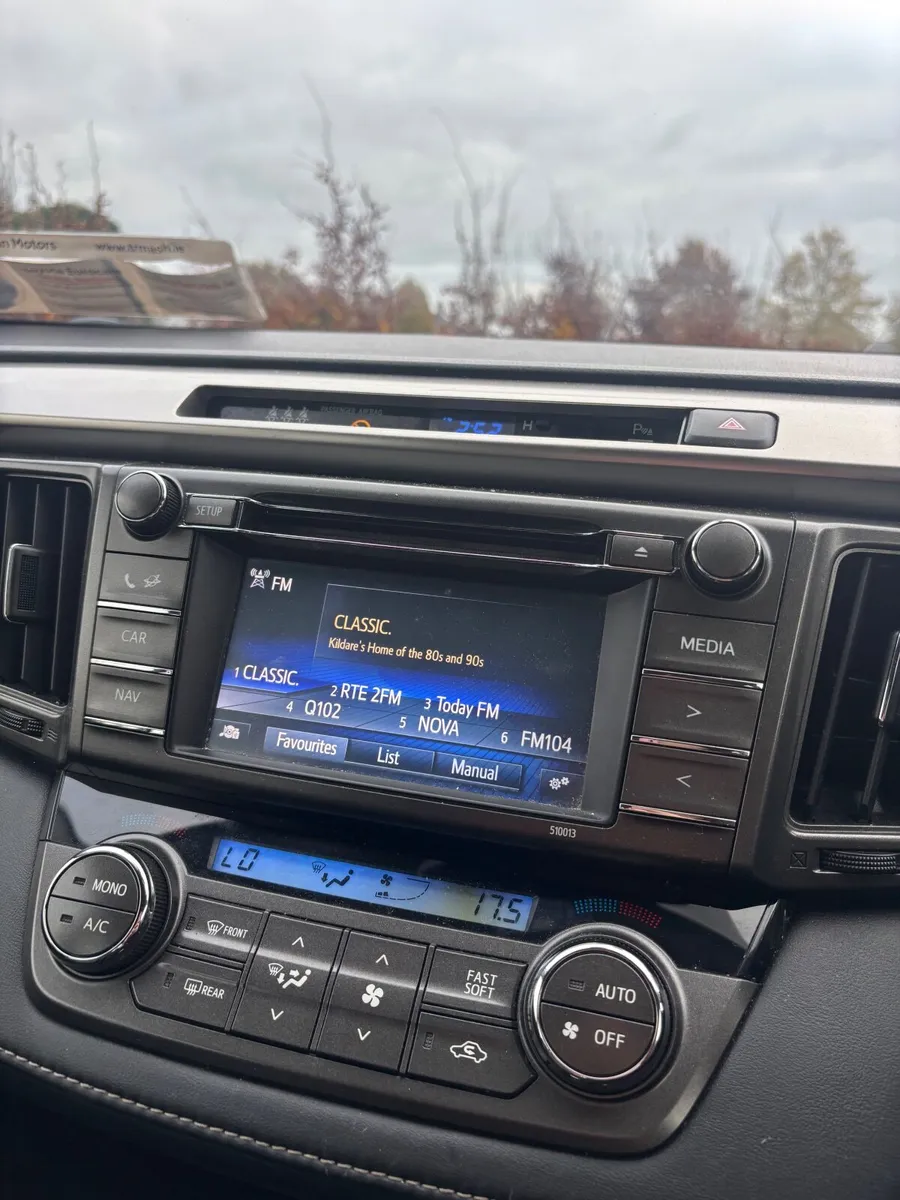 Toyota RAV4 2015 - Image 2