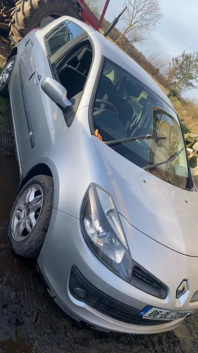 Clio breaking - Image 1