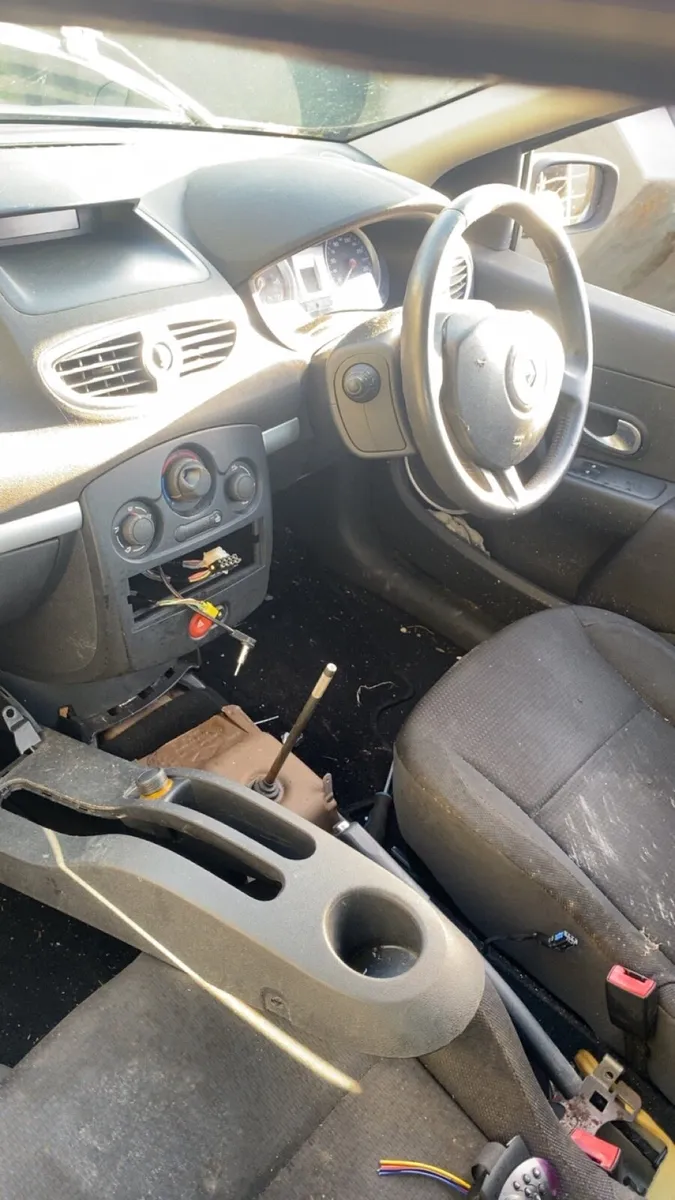 Clio breaking - Image 4