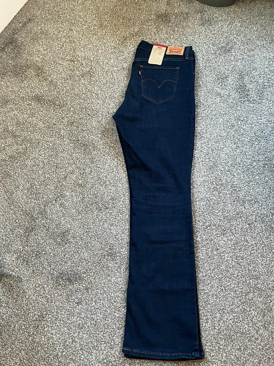 Women’s new Levi’s Jeans. 315 shaping 32/32 - Image 2