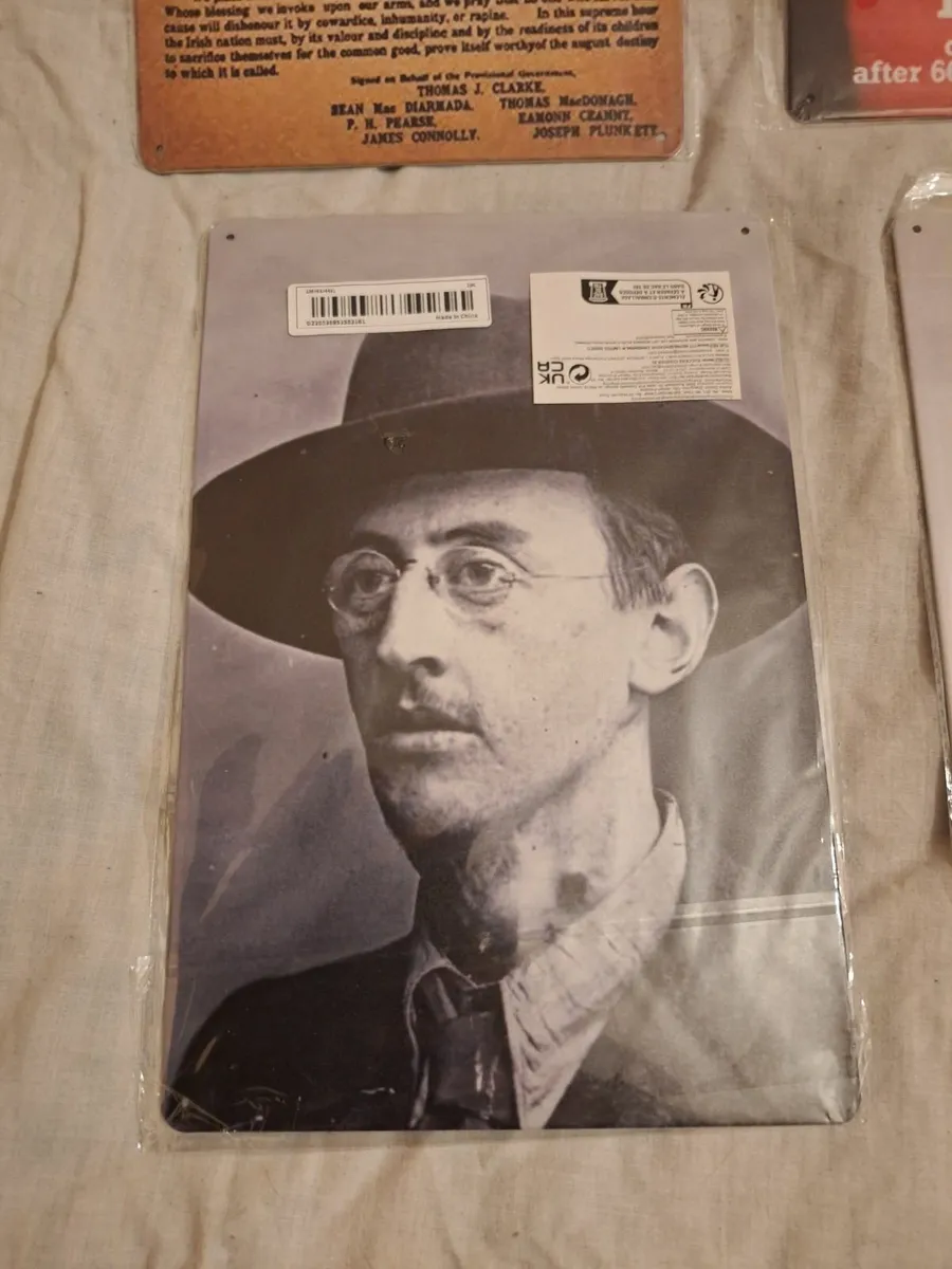 Selection of Irish historical wall plaques - Image 2