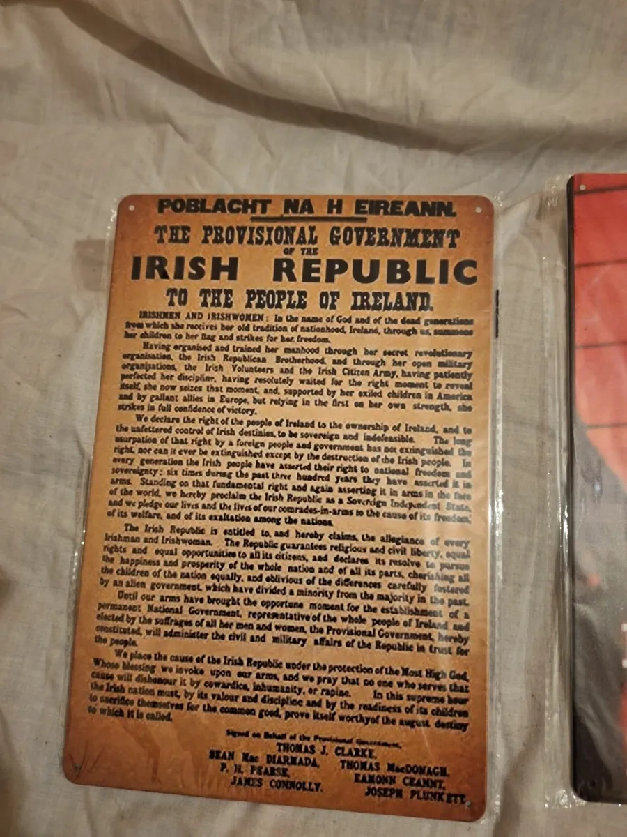 Selection of Irish historical wall plaques - Image 3