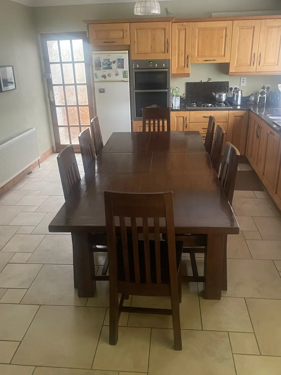 Kitchen table and chairs - Image 1
