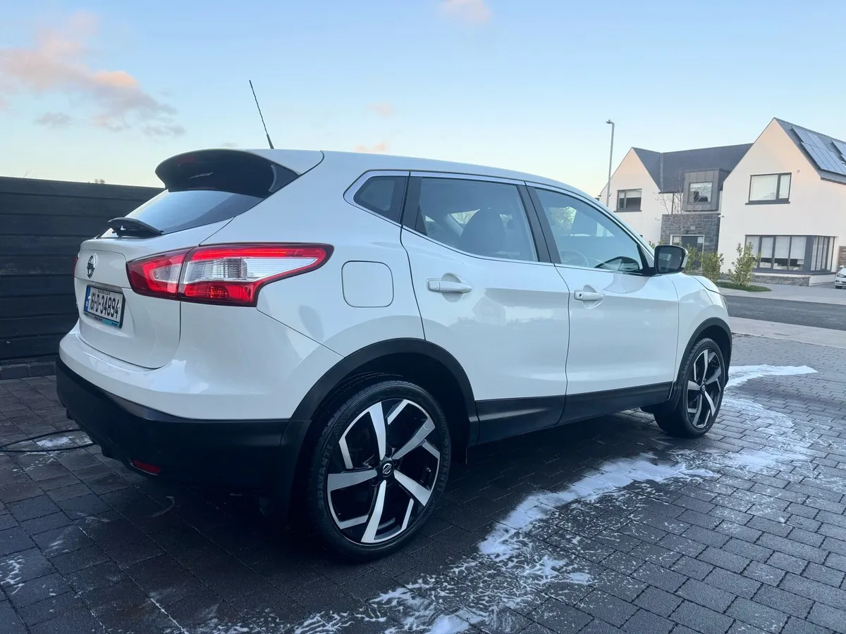 Nissan Qashqai - immaculate - Image 1