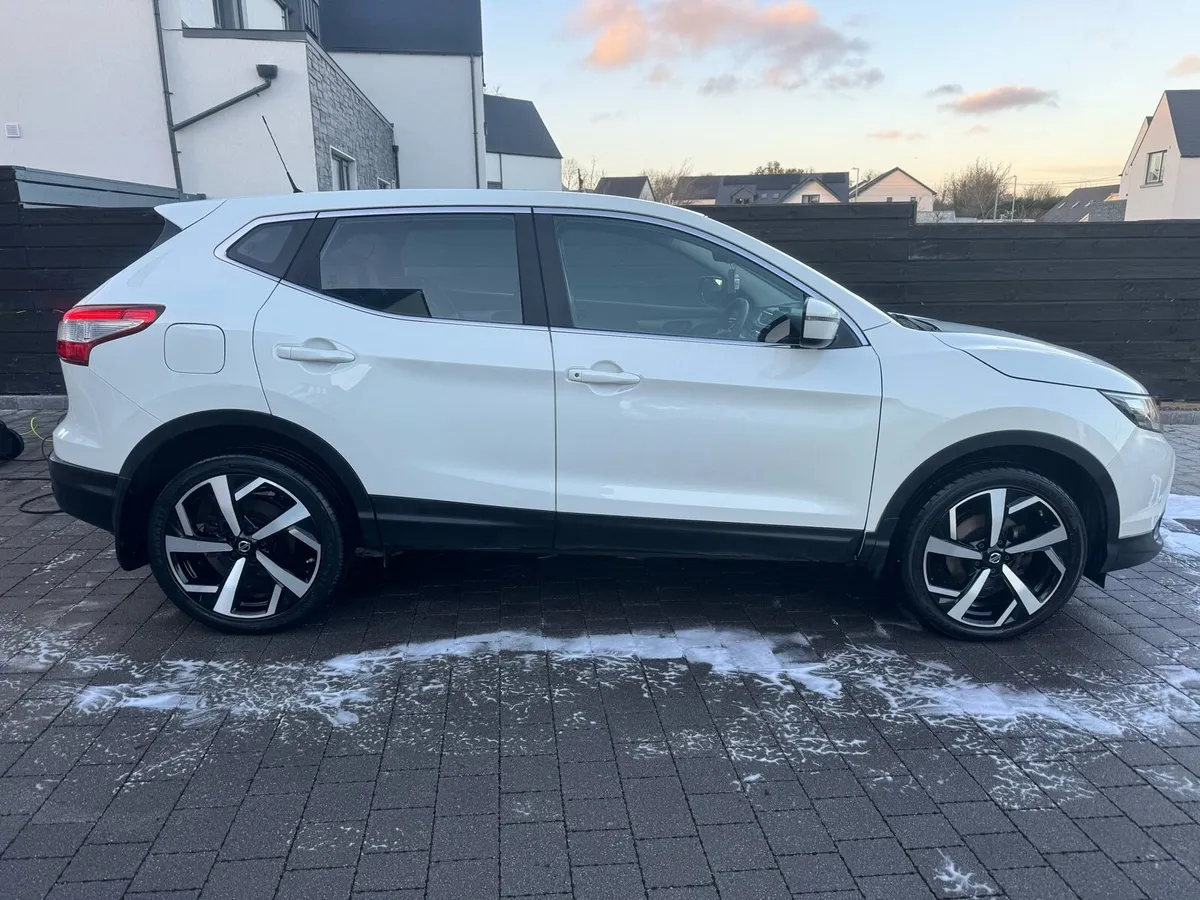 Nissan Qashqai - immaculate - Image 2
