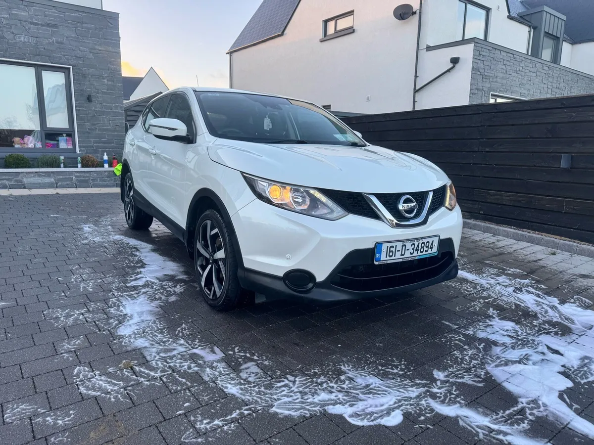 Nissan Qashqai - immaculate - Image 3