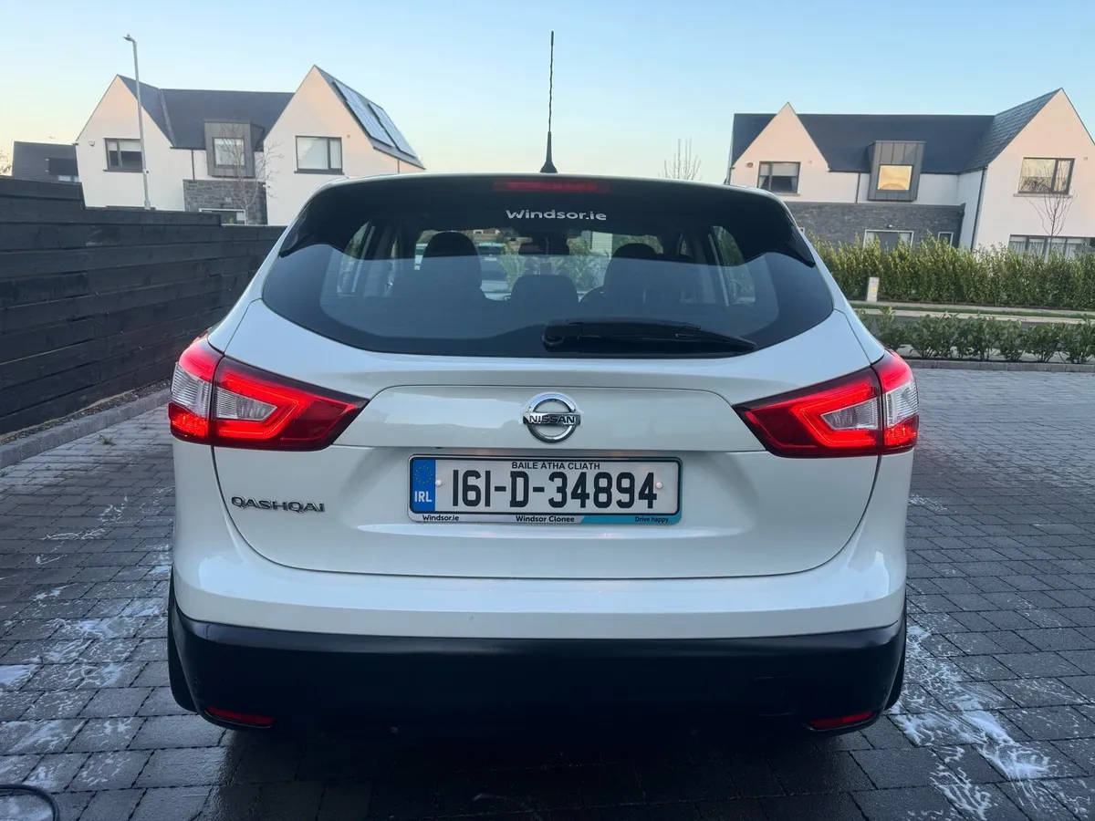 Nissan Qashqai - immaculate - Image 4