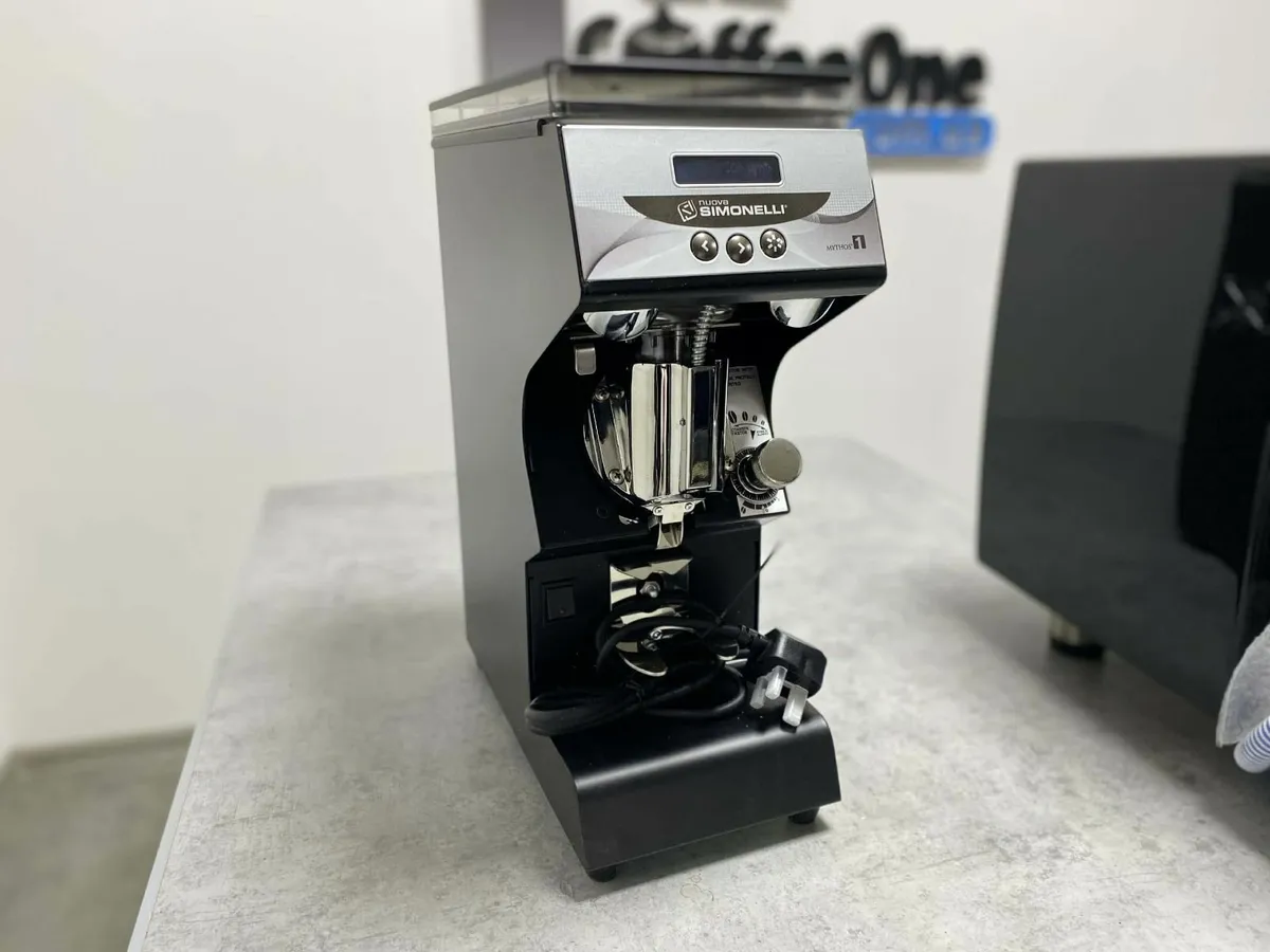 Coffee Machine Nuova Simonelli Appia II + Mythos G - Image 2