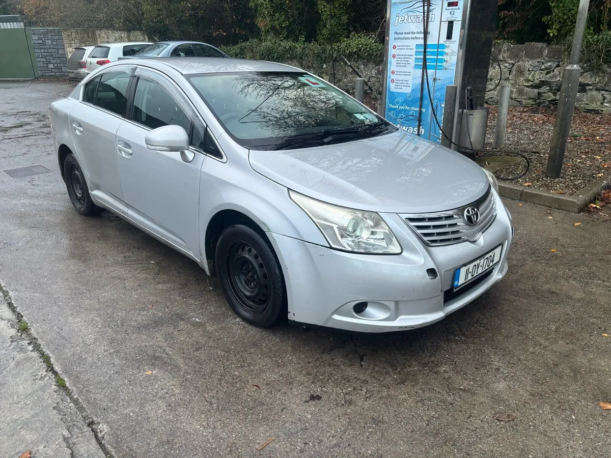 2011 Toyota Avensis 2.0 trade sale - Image 1