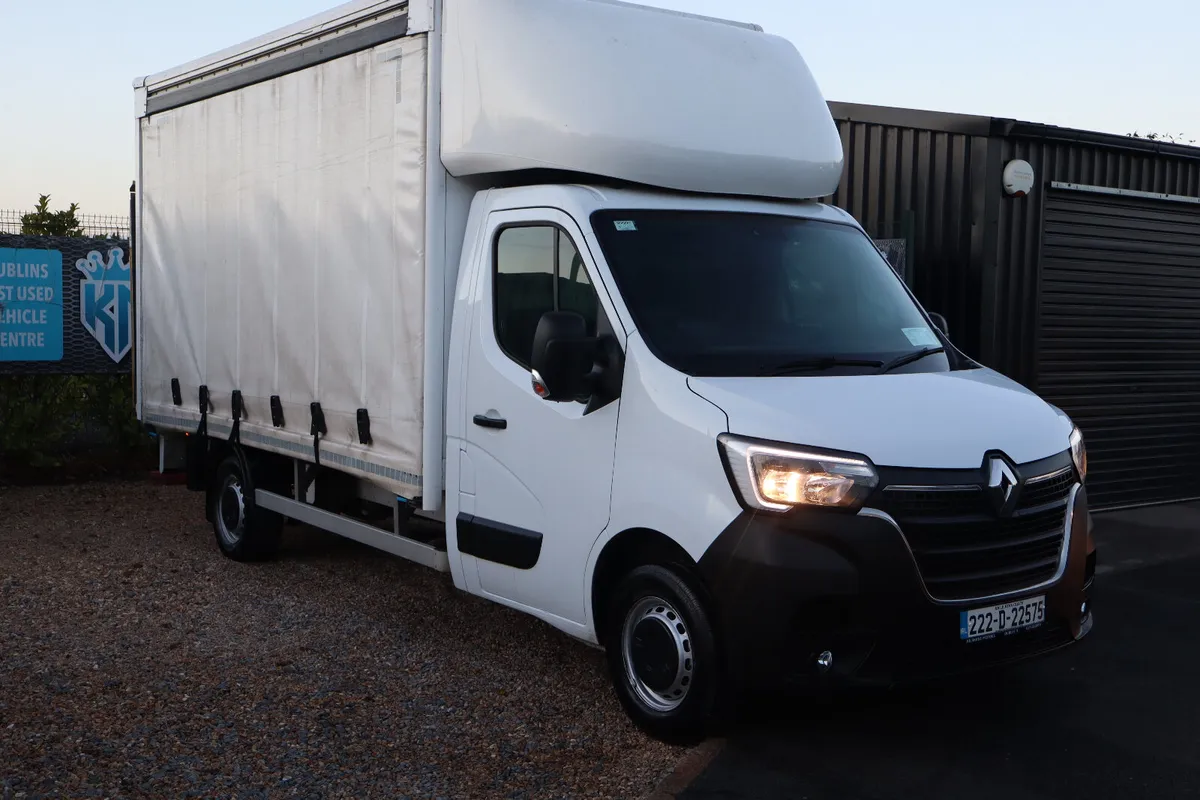 2022 RENAULT MASTER CURTAIN SIDE  WITH TAIL-LIFT - Image 1