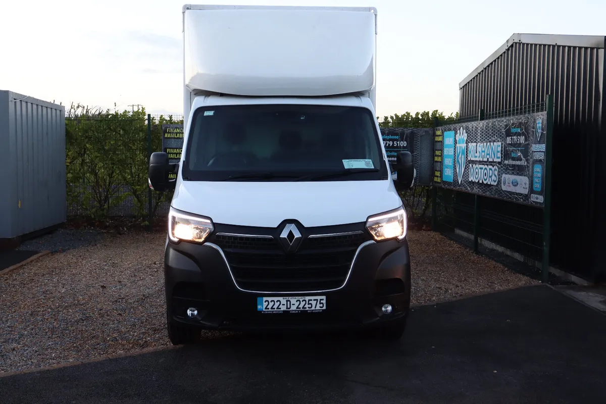 2022 RENAULT MASTER CURTAIN SIDE  WITH TAIL-LIFT - Image 2