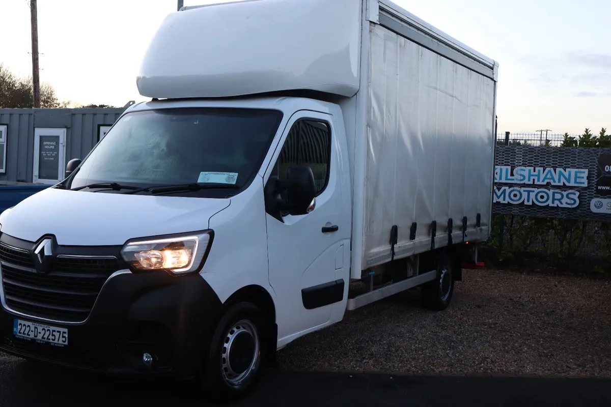 2022 RENAULT MASTER CURTAIN SIDE  WITH TAIL-LIFT - Image 3