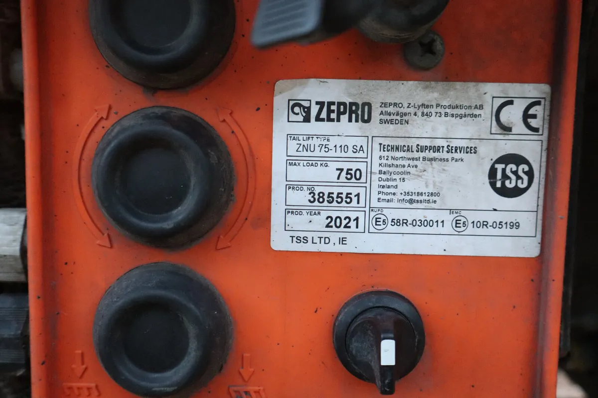 2022 RENAULT MASTER CURTAIN SIDE  WITH TAIL-LIFT - Image 4