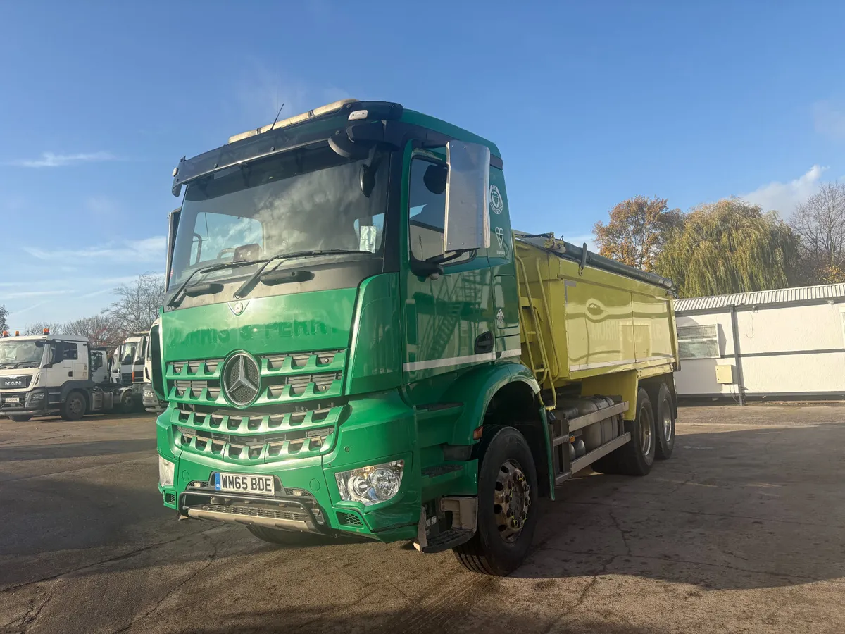 MERCEDES AROCS 6X4 INSUALTED TIPPER TRUCK - Image 4