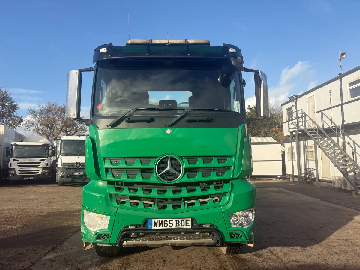 MERCEDES AROCS 6X4 INSUALTED TIPPER TRUCK - Image 3