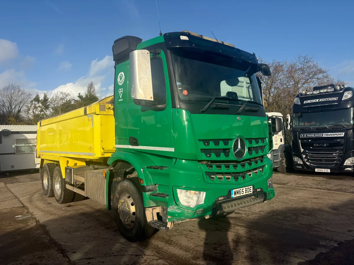 MERCEDES AROCS 6X4 INSUALTED TIPPER TRUCK - Image 1
