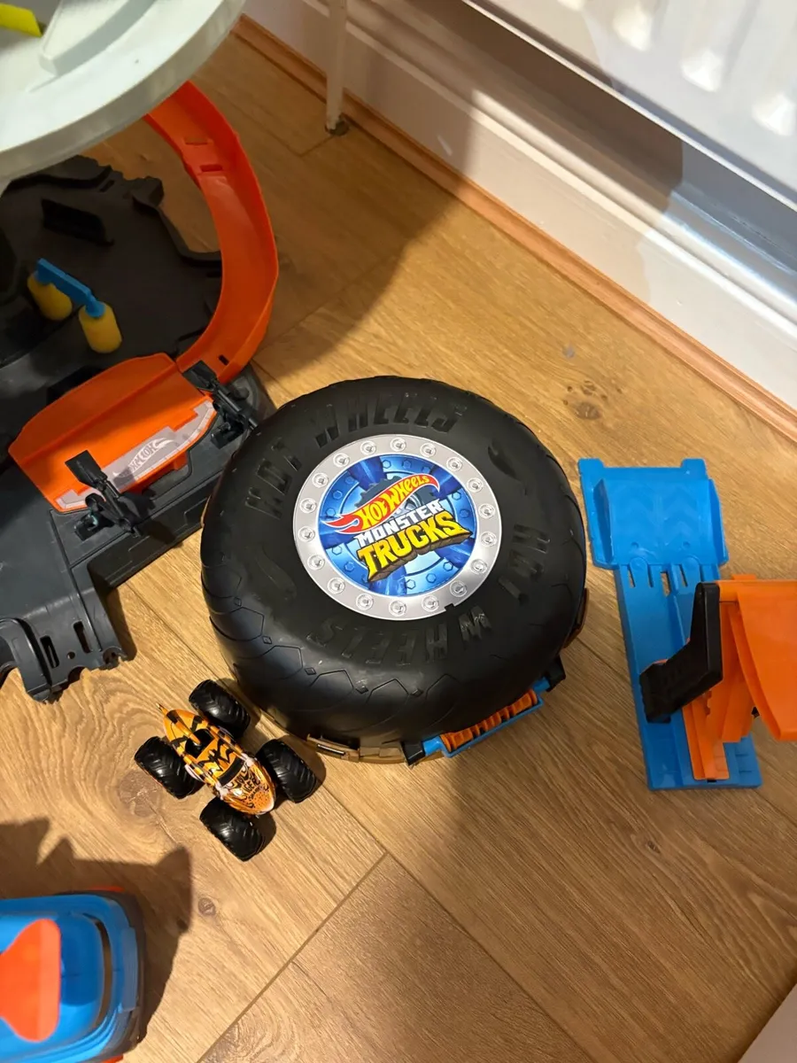 Hot Wheels Bundle - Image 4