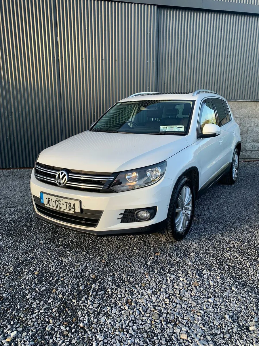 2016 Vw Tiguan (Full leather and panoramic roof) - Image 4