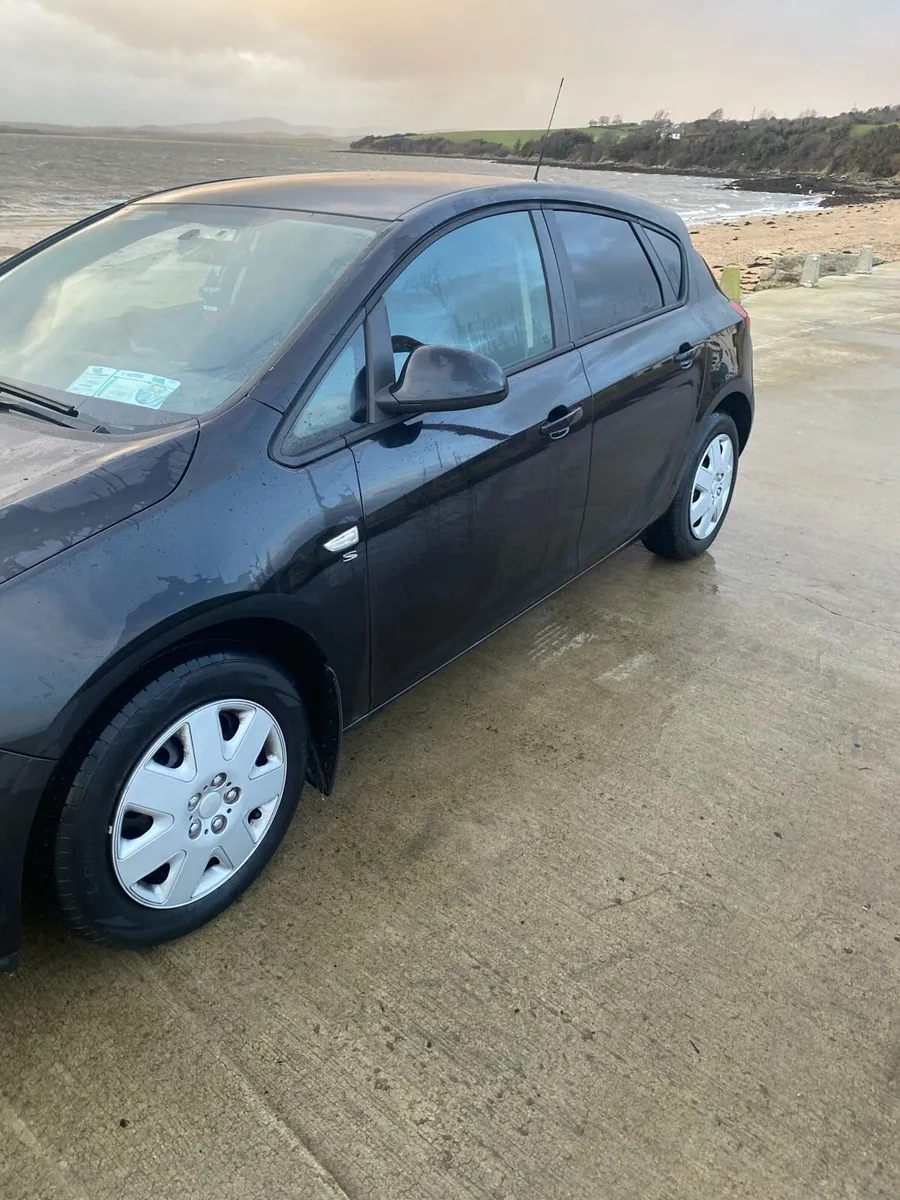 2013 Astra opel petrol - Image 1