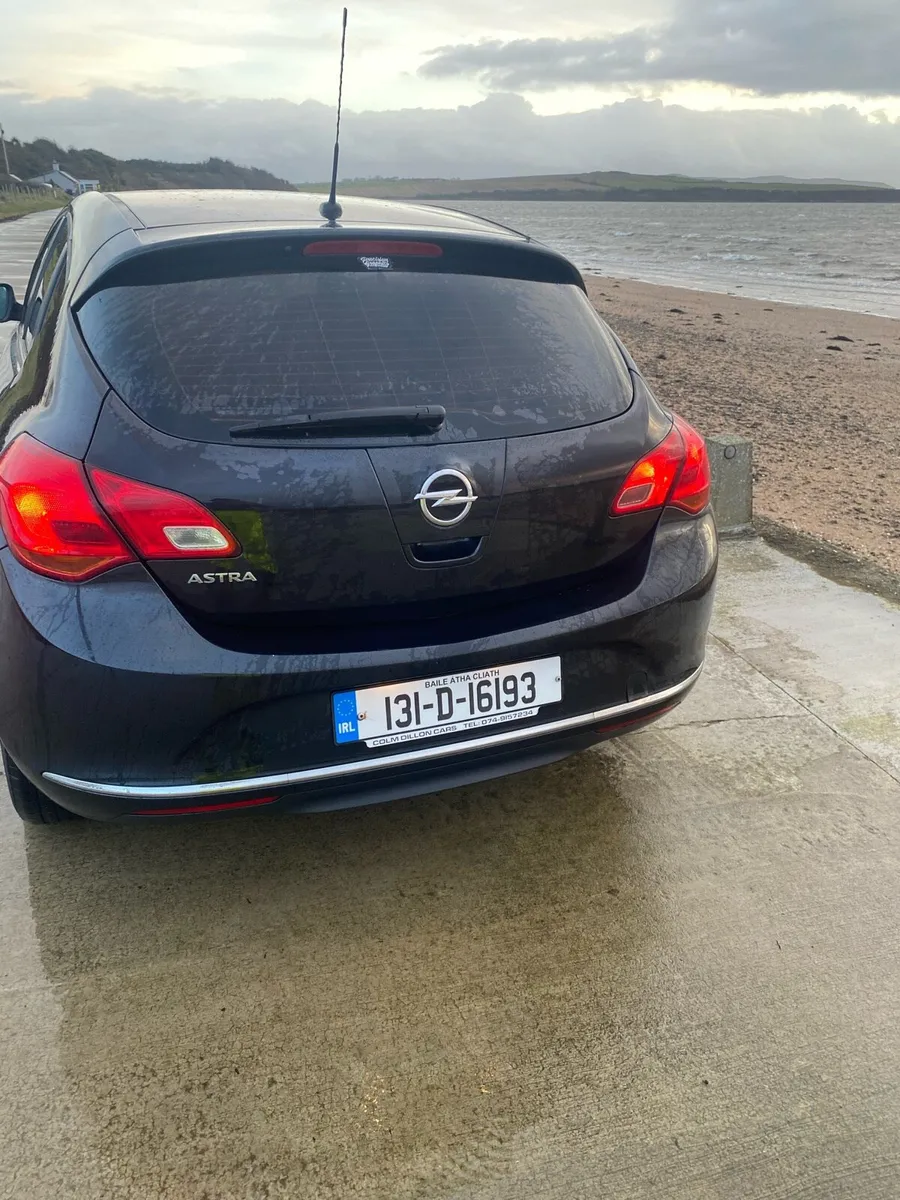2013 Astra opel petrol - Image 4