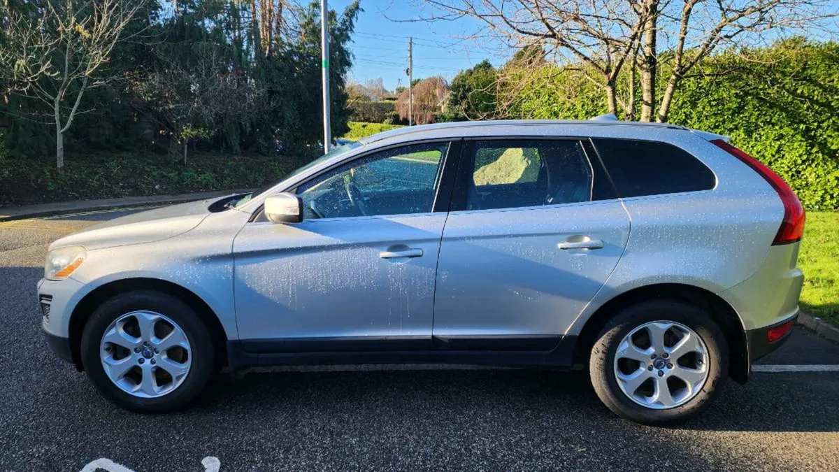 Volvo XC60 D5 AWD Auto Test 11/26 - Image 3