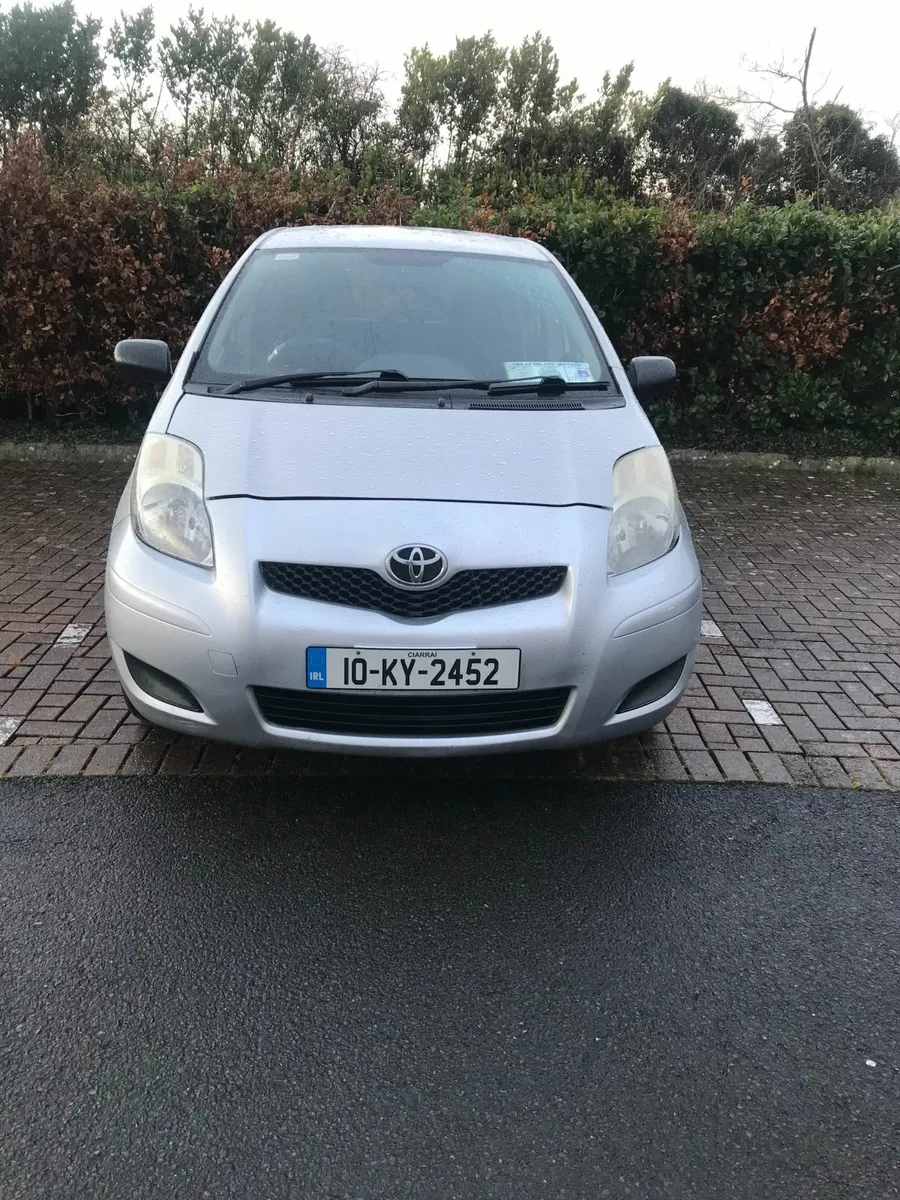 Toyota Yaris 2010 - Image 2