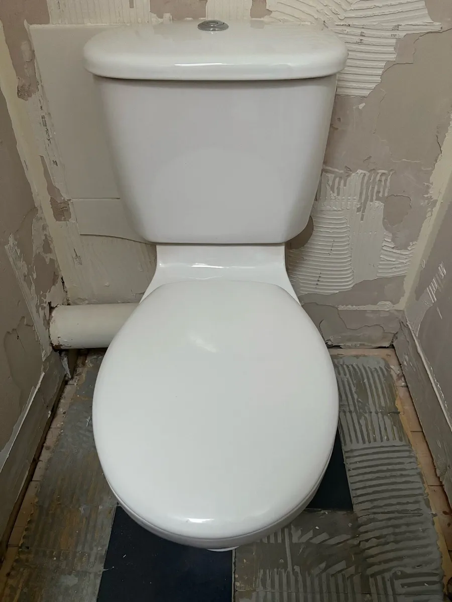 En suite toilets (2) - Image 1