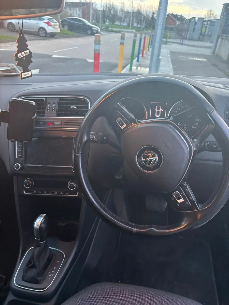 Volkswagen Polo 2015 - Image 2