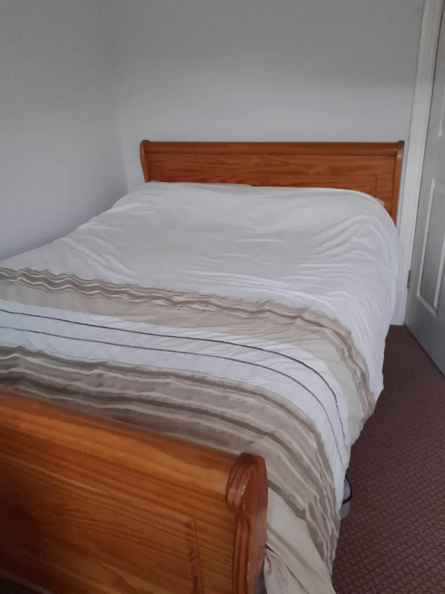 Double bed 4ft 5in - Image 1