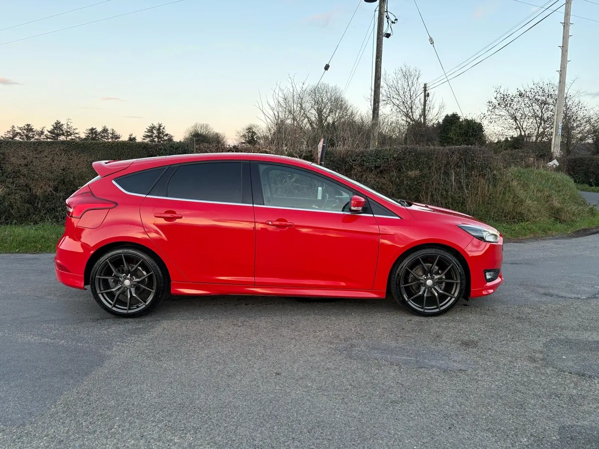 Ford Focus - Image 2