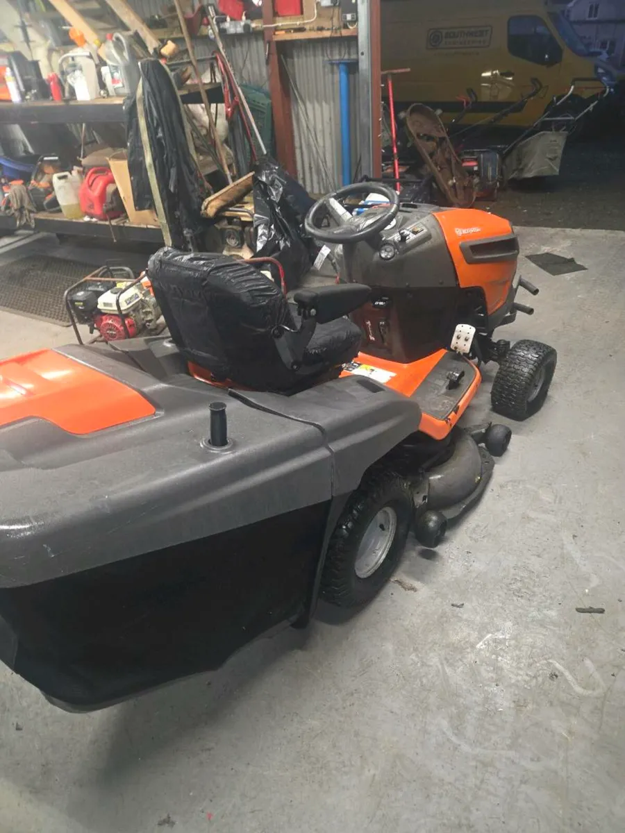 Ride on mowers - Image 3