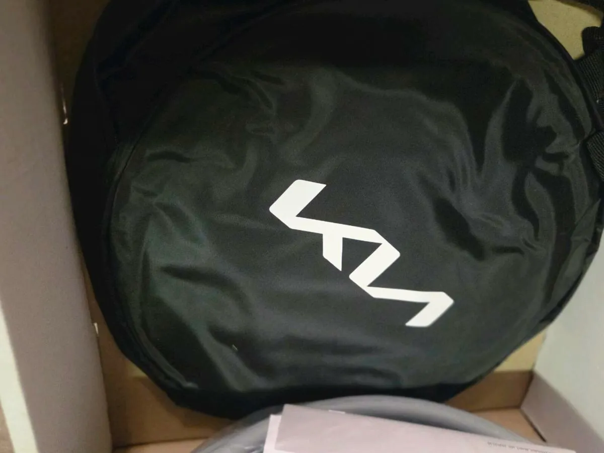 Kia charging cabele new in box with bag - Image 2