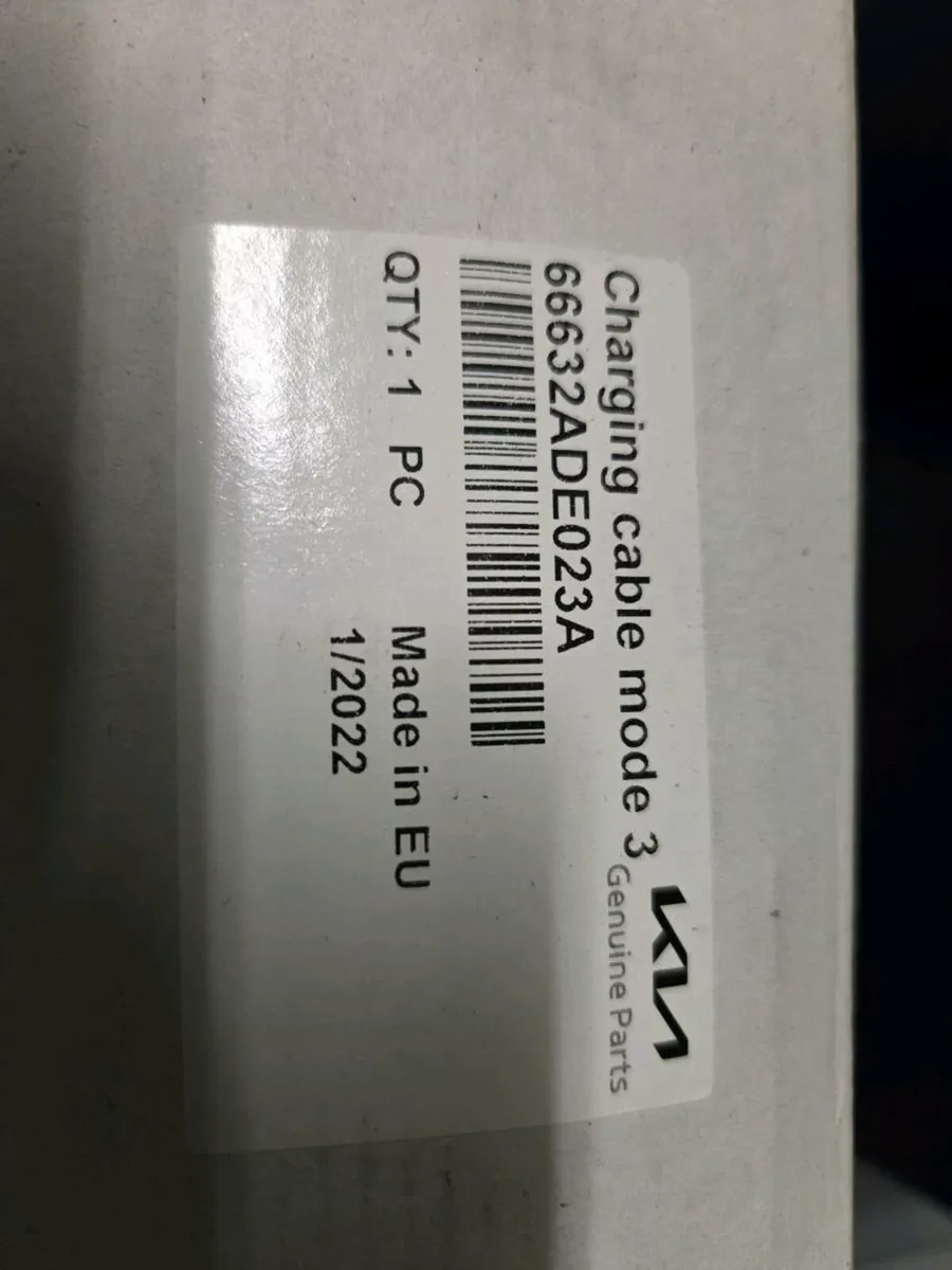 Kia charging cabele new in box with bag - Image 3