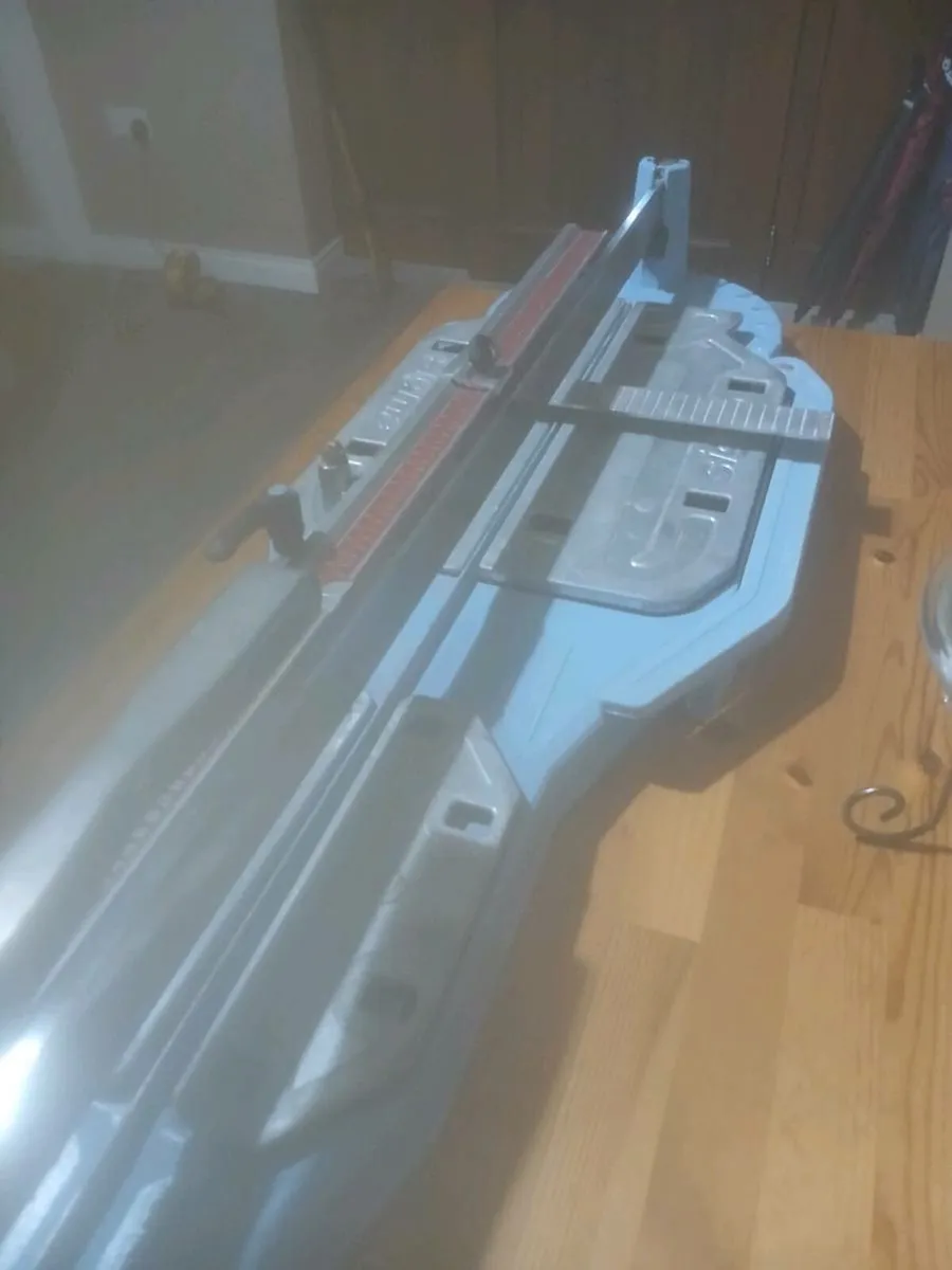 Tile cutter - Image 1