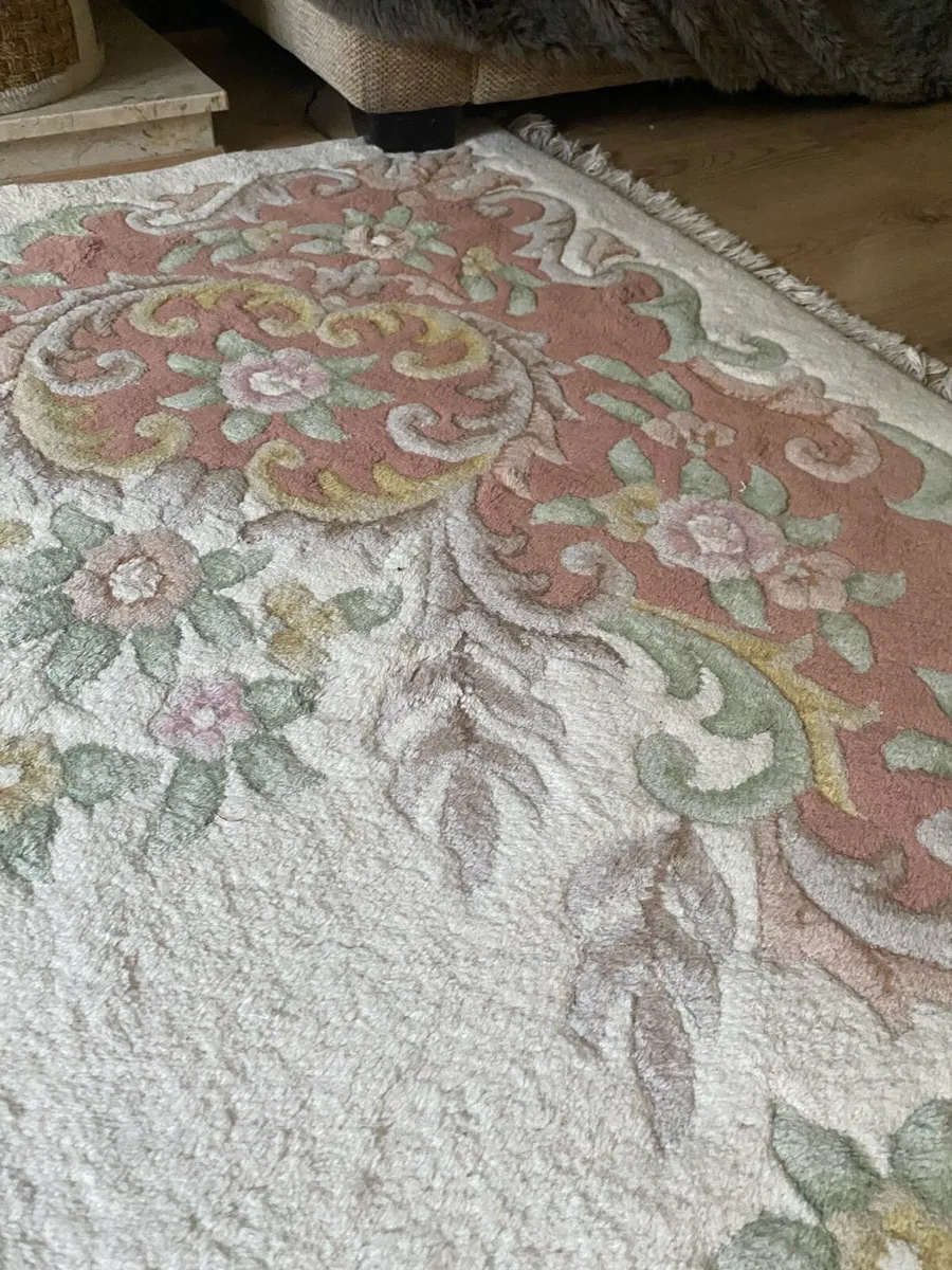 Wool rug 3.5 metre by 2.5 metre - Image 2