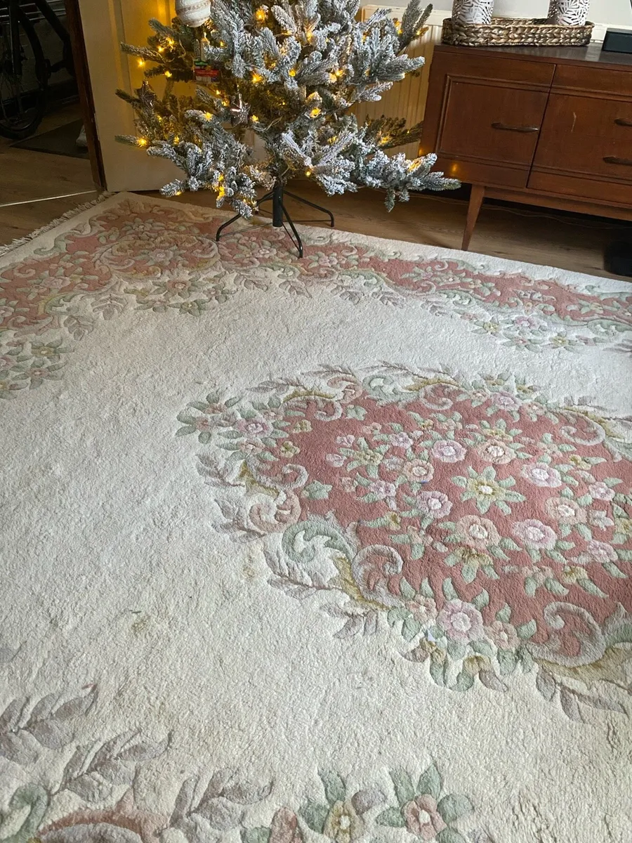 Wool rug 3.5 metre by 2.5 metre - Image 1