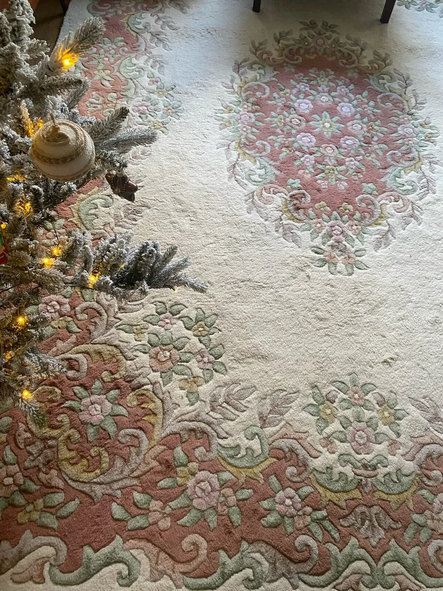 Wool rug 3.5 metre by 2.5 metre - Image 3