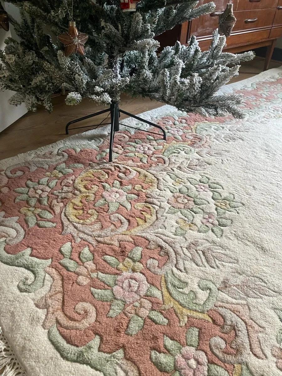 Wool rug 3.5 metre by 2.5 metre - Image 4