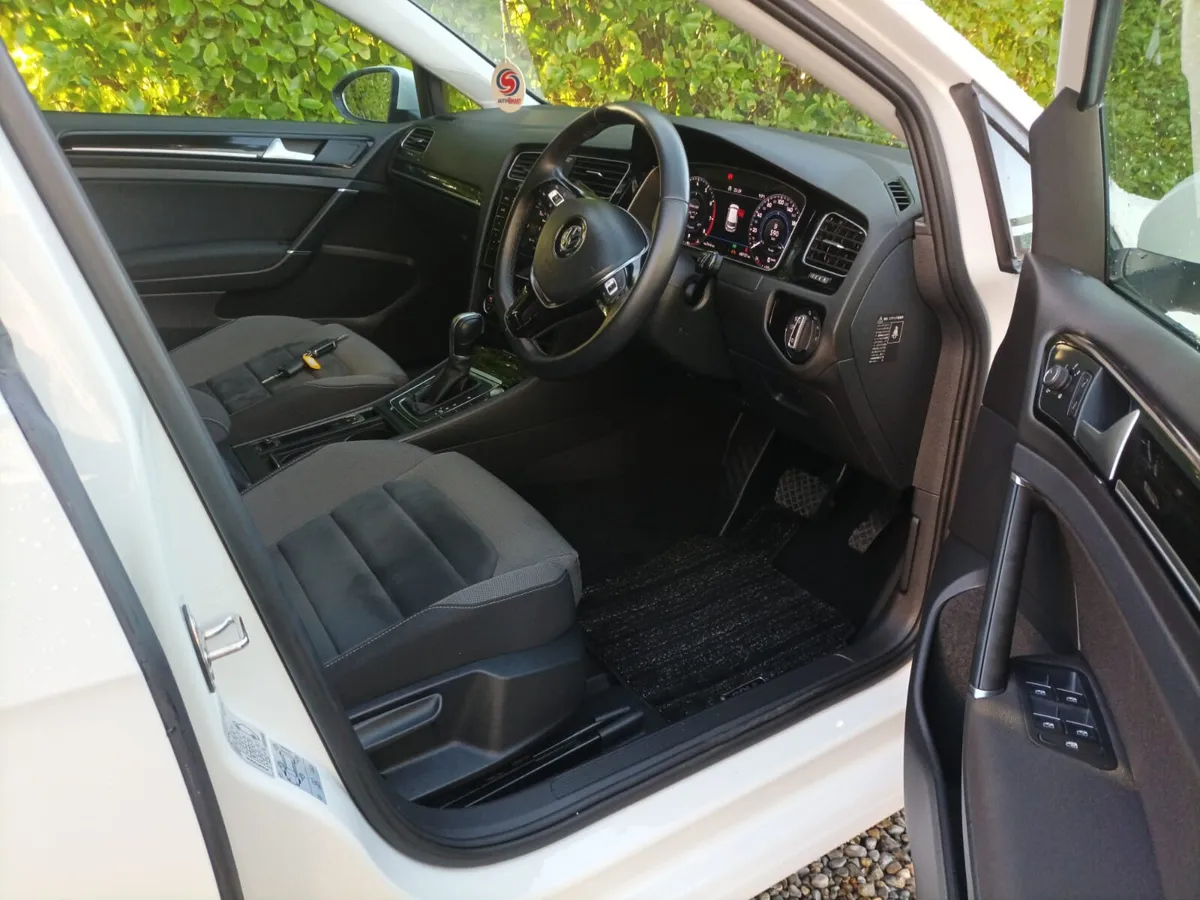 Volkswagen Golf 1.4 TSI Highline Automatic, 2019 - Image 2