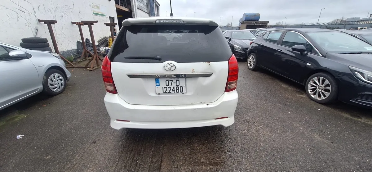 07 Wish…7 seater - Image 4