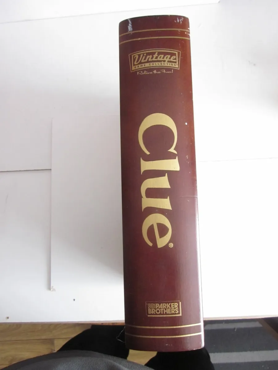 Clue Classic Detective Game Wooden Box - Image 2