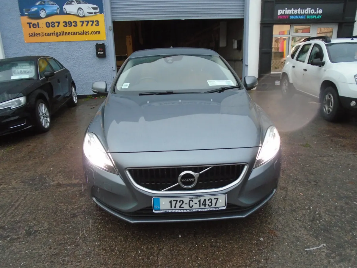Volvo V40 2017 - Image 2