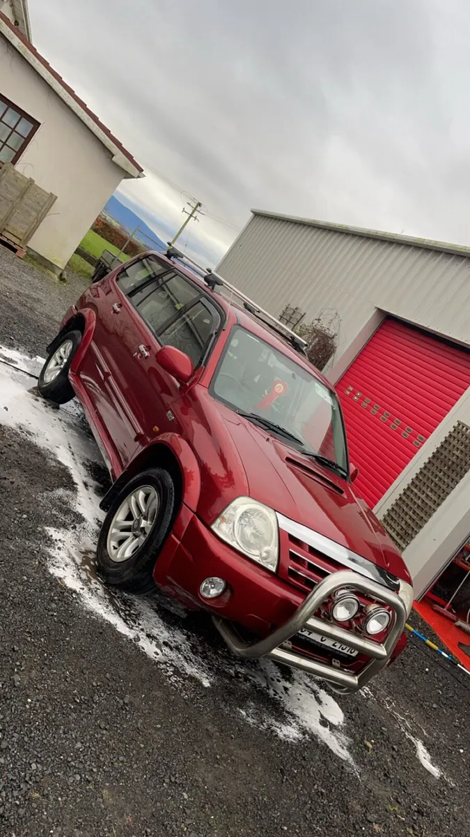 Low km Suzuki grand Vitara xl7 roof crushed - Image 2