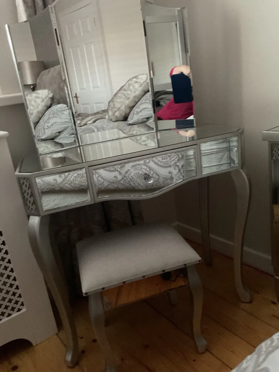 Dressing table and stool - Image 4