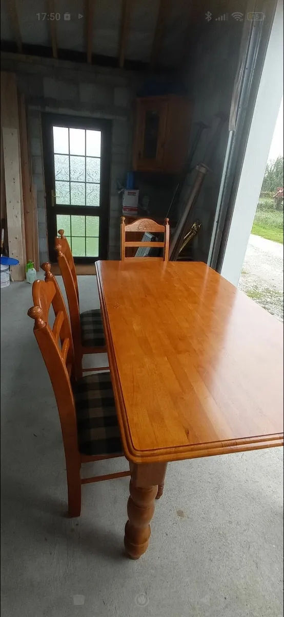 Oak dinning table and 6 chairs - Image 1