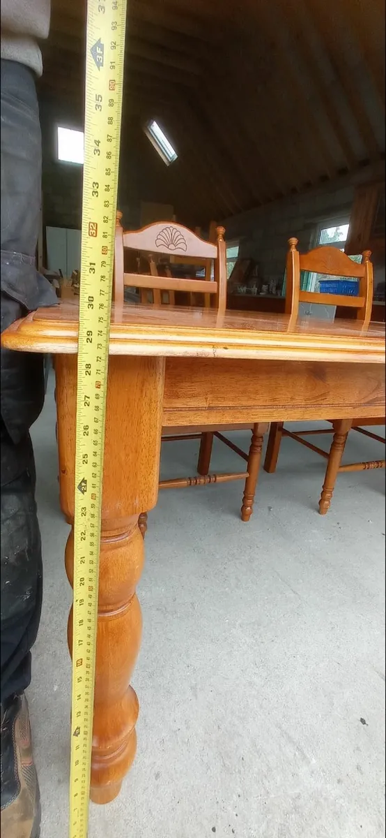 Oak dinning table and 6 chairs - Image 3