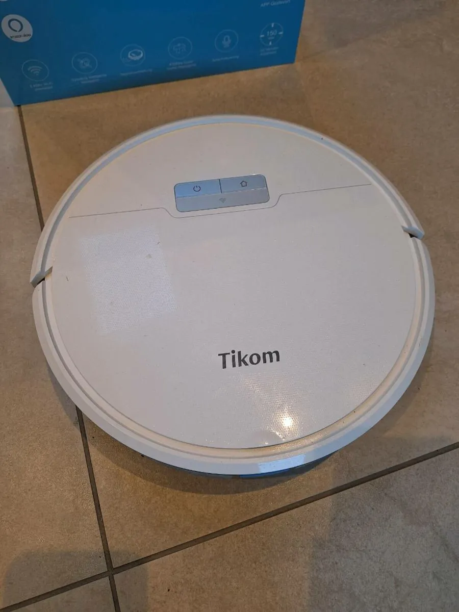 Robot hoover / vacuum including mop - Image 1